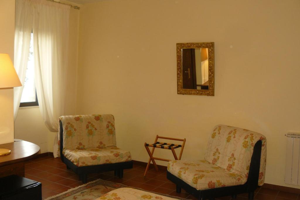 Hotel La Rocca Gubbio Zimmer foto